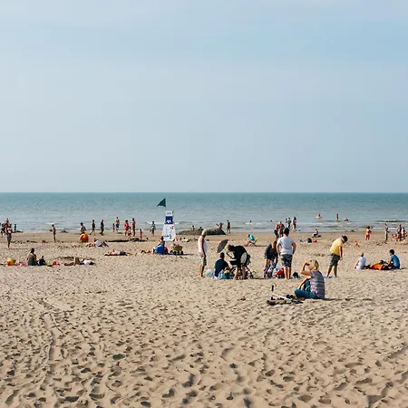 In Near The Beach, Cleaning Included Apartamento De Panne