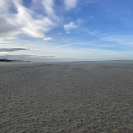 In Near The Beach, Cleaning Included De Panne
