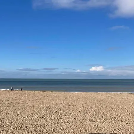 In Near The Beach, Cleaning Included Apartamento